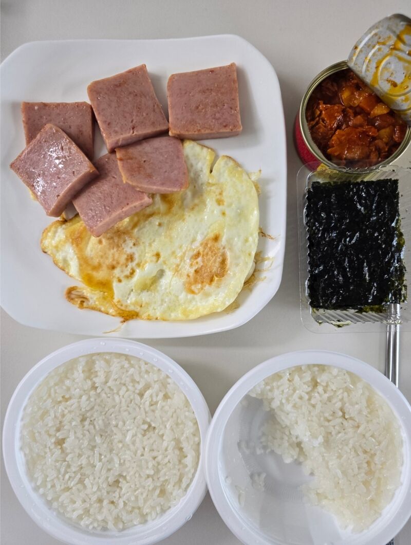 햇반에 가장 최적화된 상차림