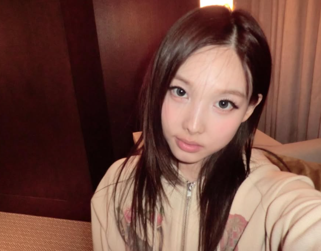 많이 힙해진 트와이스 나연