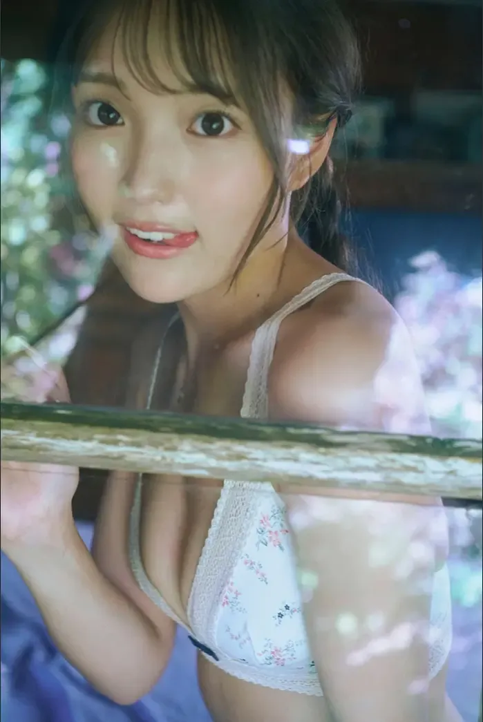 NEO 네오, 사진집 2025 가을 시즌 걸 「푸른빛에 녹아들다」