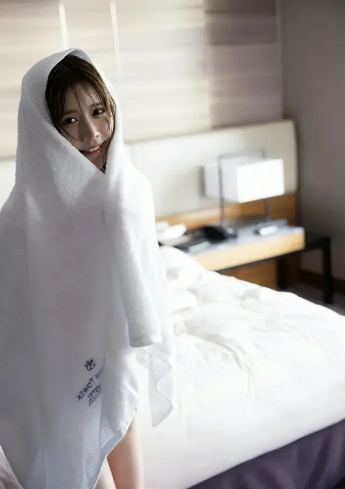 코히나타 유카 포토북 「사랑에 젖어서」 Set.01