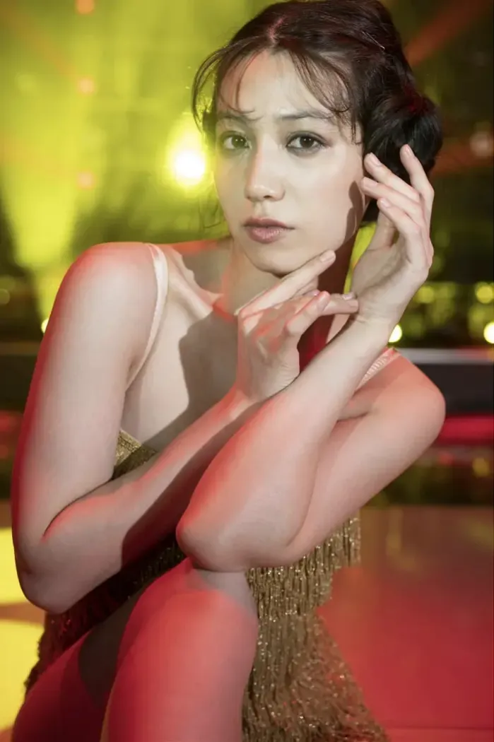 사토 아이리 사진집 「스포트라이트에 비춰져」 Set.02