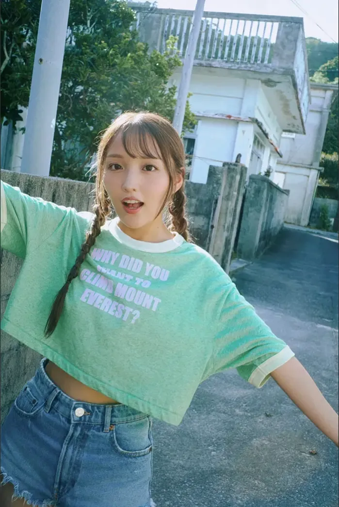 네오 사진집 2025 가을 시즌 걸 「푸른빛에 녹아들다」