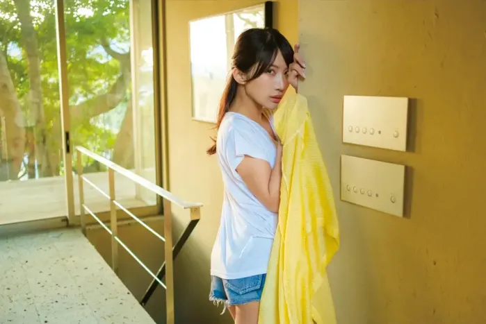 코토이 아리사 사진집 『코토이에게 사랑과 진홍과 새벽의 완전판』 Set.01