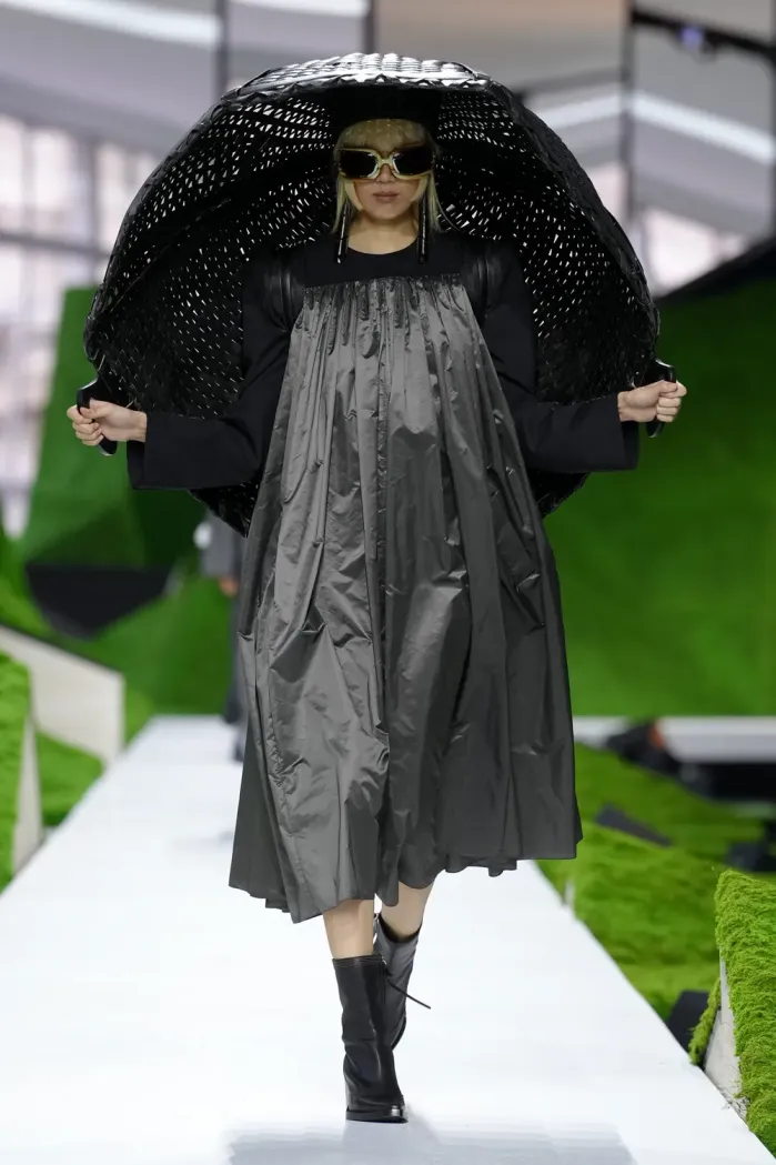 한국에서는 못 팔 듯한 루이비통 신상