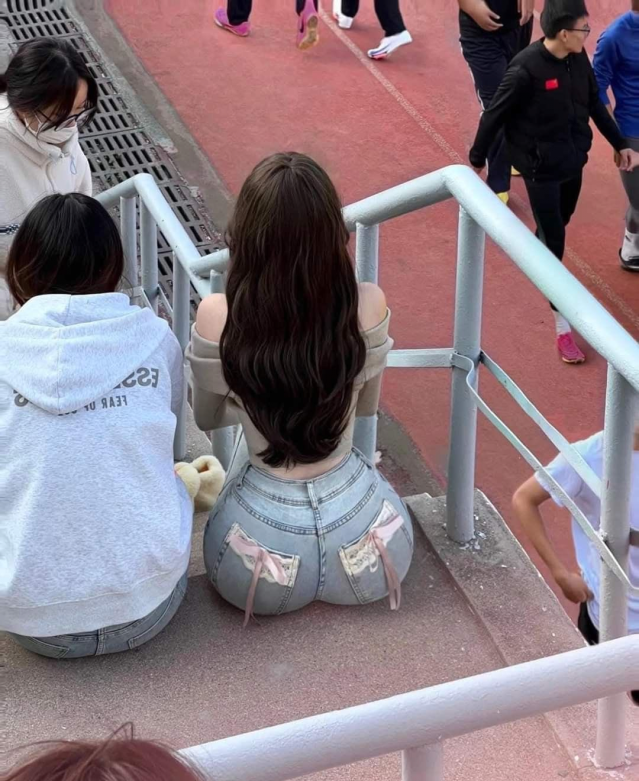 8033195970_5665468_ea020c3b66bf2b2ef9b11bb8dec44c21.png ㅇㅎ) 청바지를 좋아하는 미대누나