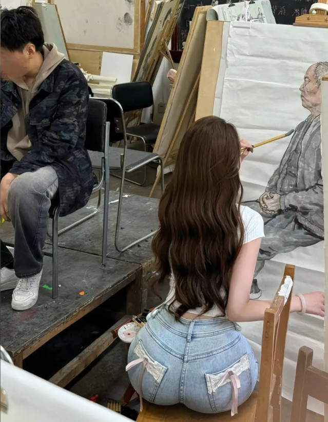 Gdxp_r2bEAAS0b9.jpg ㅇㅎ) 청바지를 좋아하는 미대누나