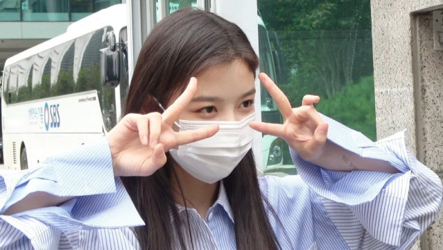 3USUSq1IbmkCOWmKQIQOc0.jpg 등 타투 처음으로 공개된 김유정...jpg