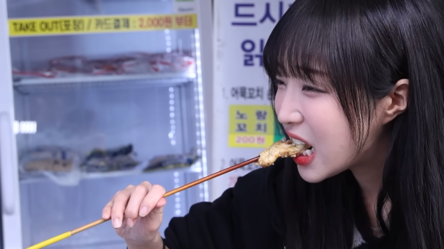 단돈 200원 꼬치어묵_! 의사선생님이 제 위장이 이해가 안된대요???? 시장 어묵 xx개 먹었습니다 3-6 screenshot.png 꼬치어묵 가게에서 신기록 도전하는 쯔양 근황