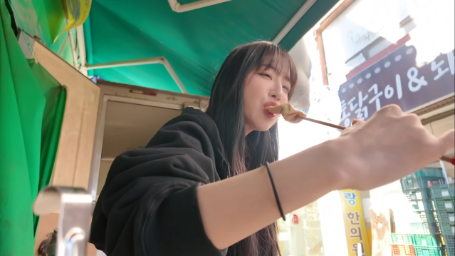 단돈 200원 꼬치어묵_! 의사선생님이 제 위장이 이해가 안된대요???? 시장 어묵 xx개 먹었습니다 5-58 screenshot.png 꼬치어묵 가게에서 신기록 도전하는 쯔양 근황