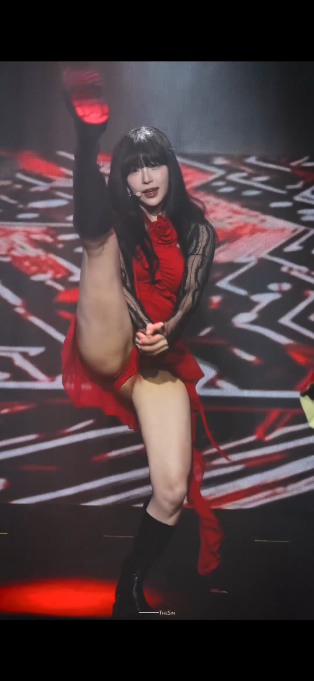 후방) 형서 서서 다리찢기 다보이는 XX