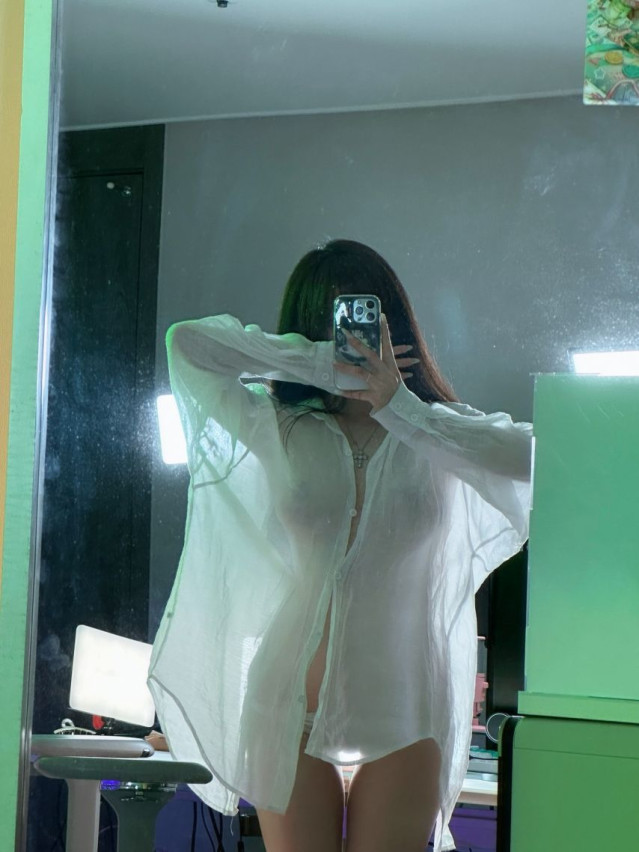 [후방주의]  갓리타 흰셔츠 시스루 노브라 꼭지 유혹