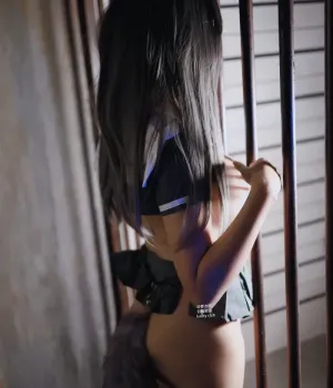 모모 Momo, 누드 사진집 길들여진 늑대 소녀