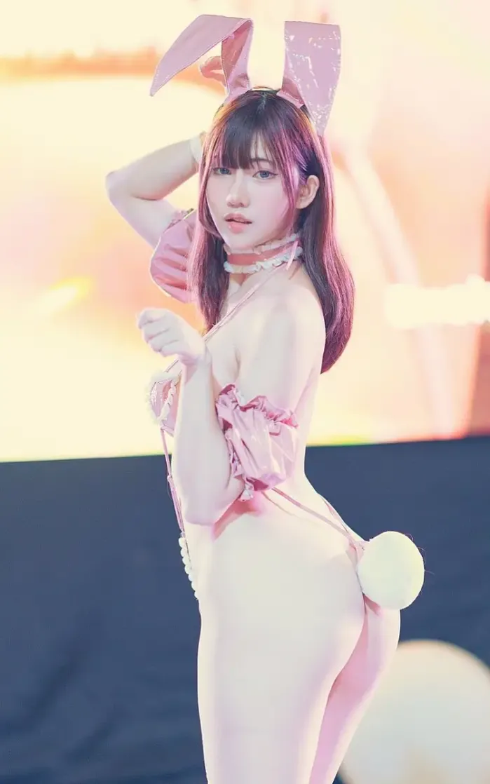 핑크 바니걸 몸매.jpg