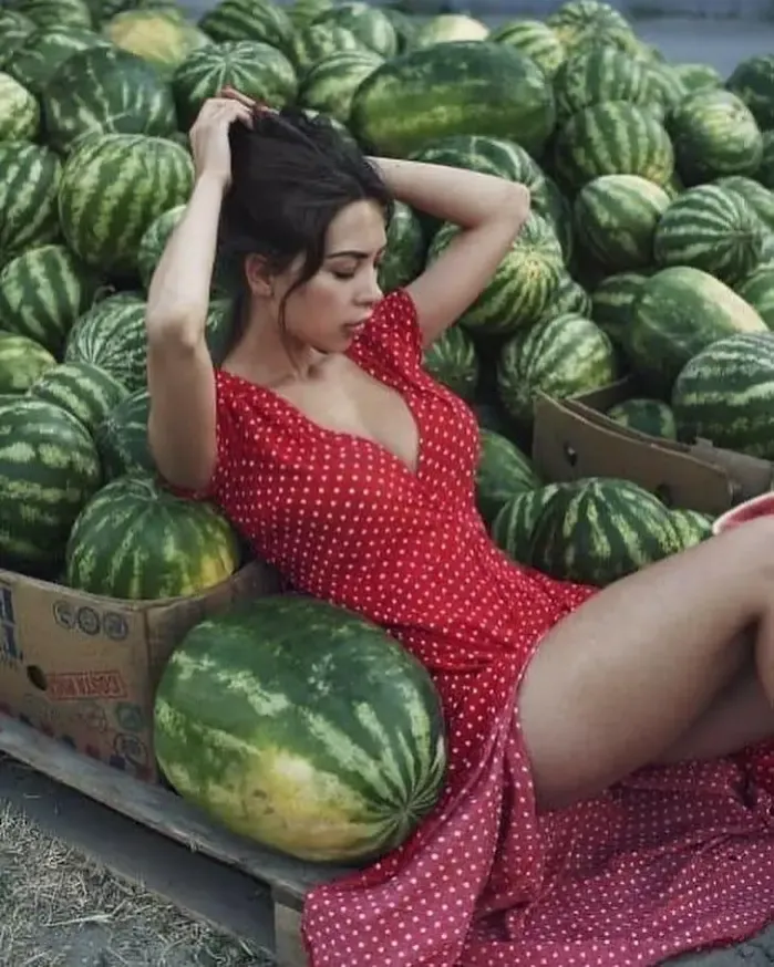 수박 농사짓는 시골처녀