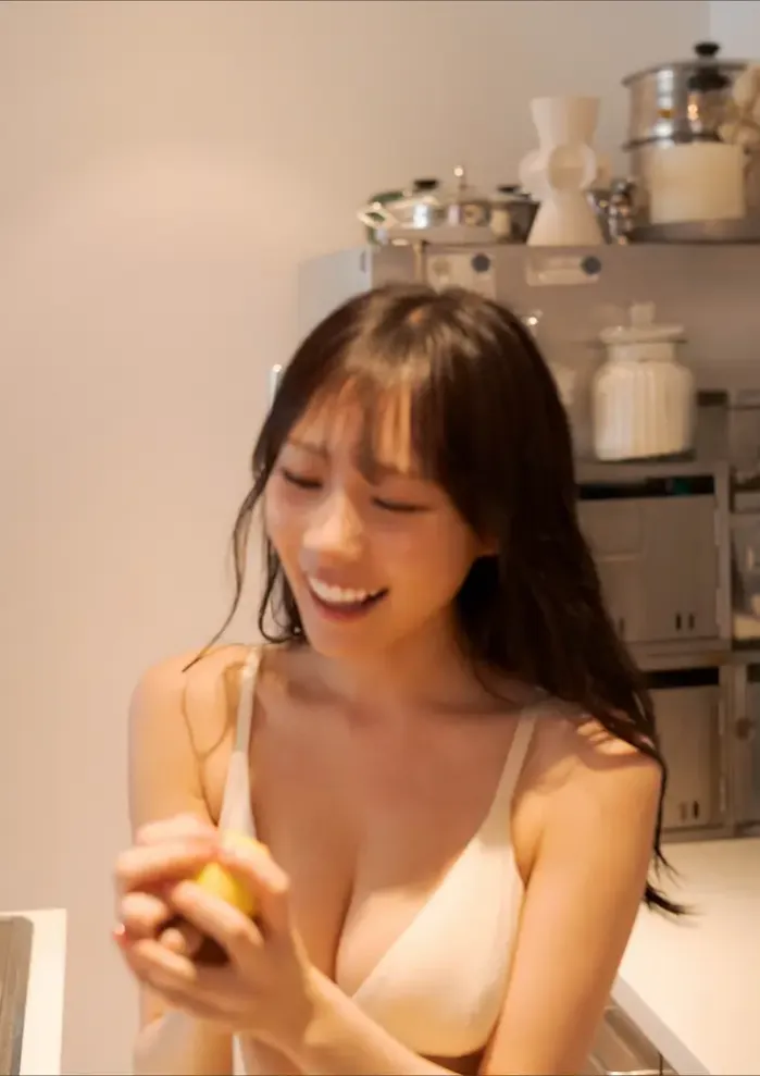 요코노 스미레, BUBKA 디지털 사진집 「그 커브, 반칙급!」 Set.02