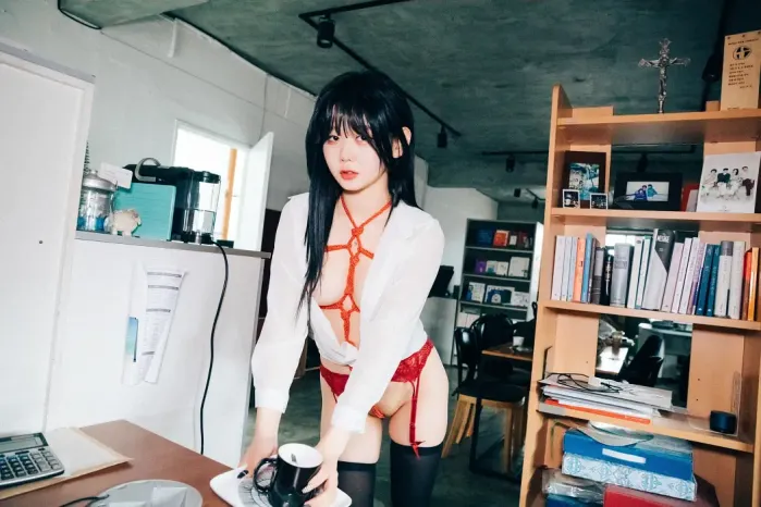 ZIA.Kwon 권지아, Loozy ‘Office Slave’ Set.04