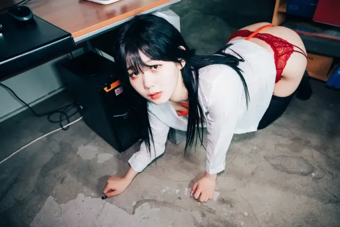 ZIA.Kwon 권지아, Loozy ‘Office Slave’ Set.04