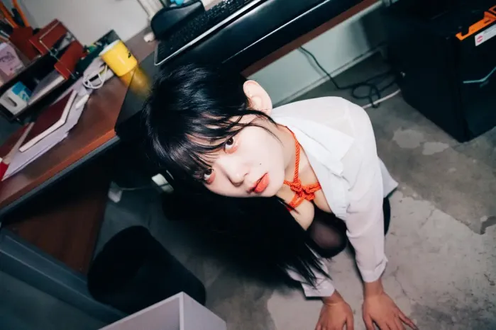 ZIA.Kwon 권지아, Loozy ‘Office Slave’ Set.04