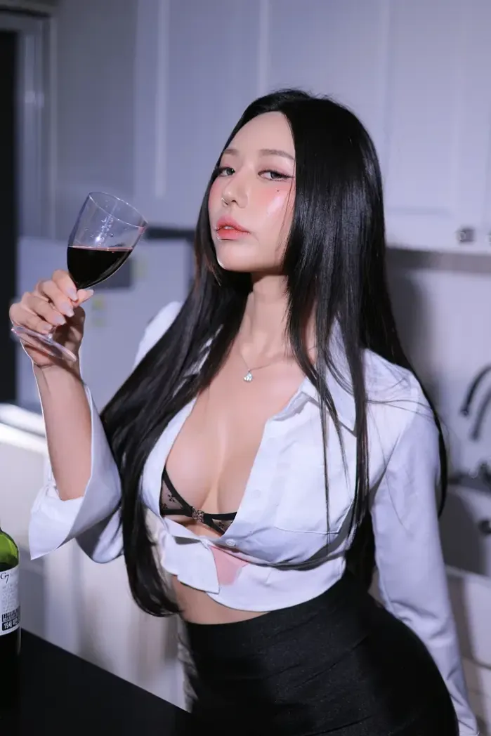 Dongeuran 동그란, PhotoBook 「Office Lady」 Set.03