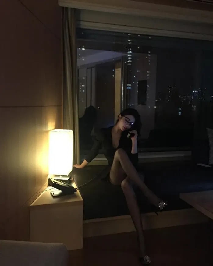 검스가 너무 잘 어울리는 처자와 호텔에서 좋은 경험