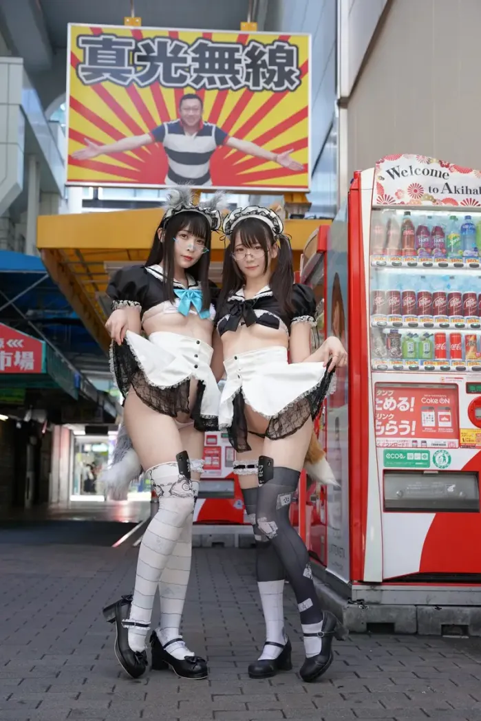 스이 우타타네, 미즈나 시오네, 사진집 「야생의 메이드가 나타났다!」 Set.01