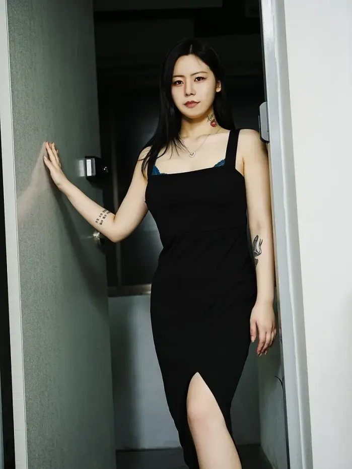 Choi Ri 최리, Photobook Vol.02 「Missy Look」 Set.01