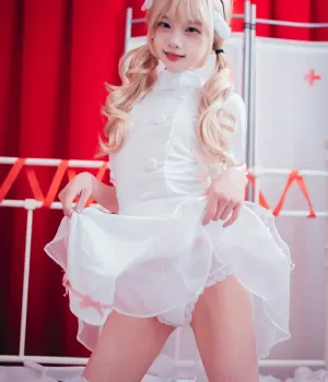 핑크 간호사 코스프레