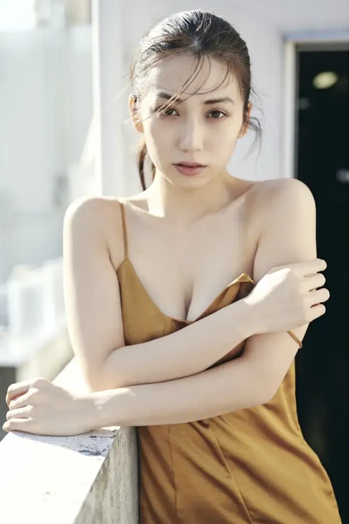 사토 아이리, FRIDAY 사진집 「신주쿠 론리네스」 Set.02