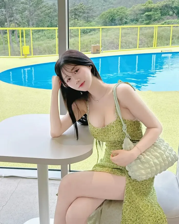 야외샤워장에서의 몸매자랑