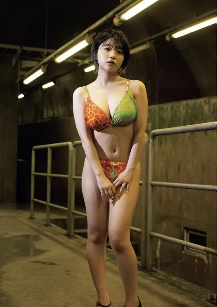 네모토 나기, B.L.T. 사진집 Monster Round 3