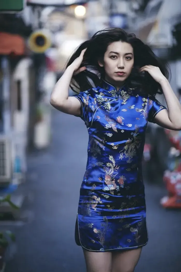 사토 아이리, FRIDAY 디지털 사진집 「신주쿠 로널리네스」 1권